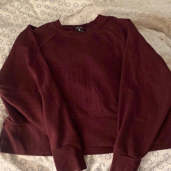 Nike Tops - Nike cropped sweatshirt